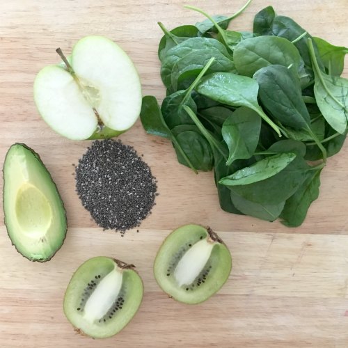 Healthy home made green smoothie ice lolly popsicle ingredients