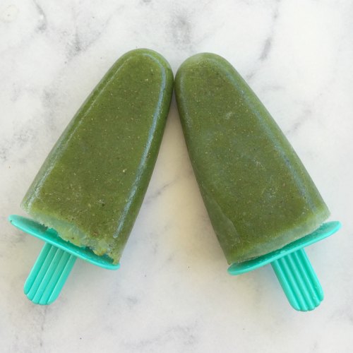 Healthy home made green smoothie ice lolly popsicle
