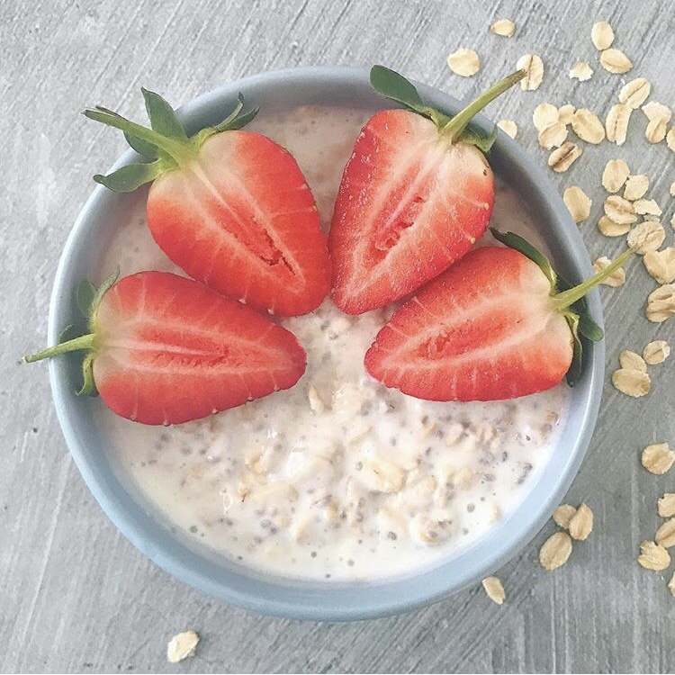 Strawberry overnight oats